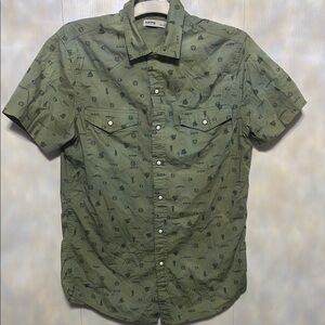 Men's Green Button-Up Shirt